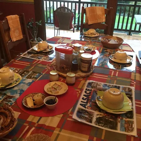 D'hotes Les Cigognes Bed & Breakfast *
