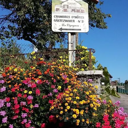 D'hotes Les Cigognes Bed & Breakfast *